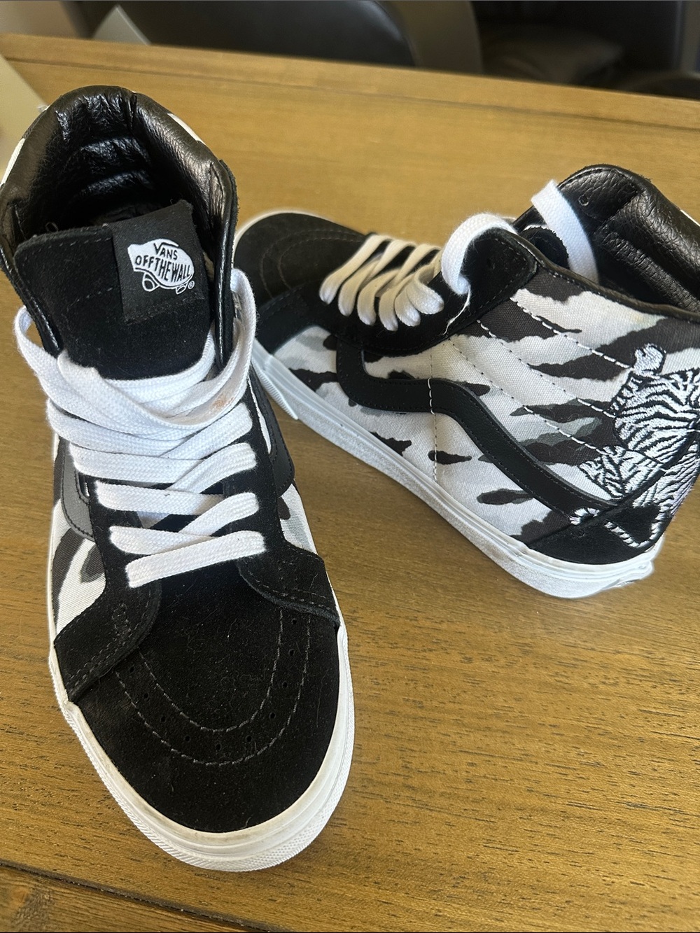 Vans Black & White Zebra High-Top Sneakers white tiger embroidered on back. - Picture 4 of 6